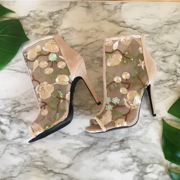 Nude Embroidered Mesh Peep Toe Heels New In Box - Picture 8 of 8